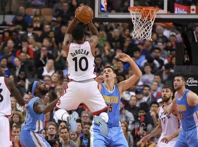 球队在攻防 球队在攻防